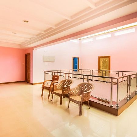 Oyo 62964 Hotel Vandana Grand Неллуру Экстерьер фото