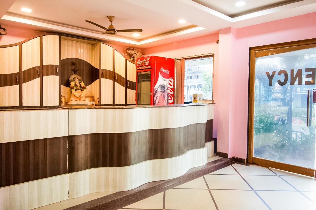 Oyo 62964 Hotel Vandana Grand Неллуру Экстерьер фото