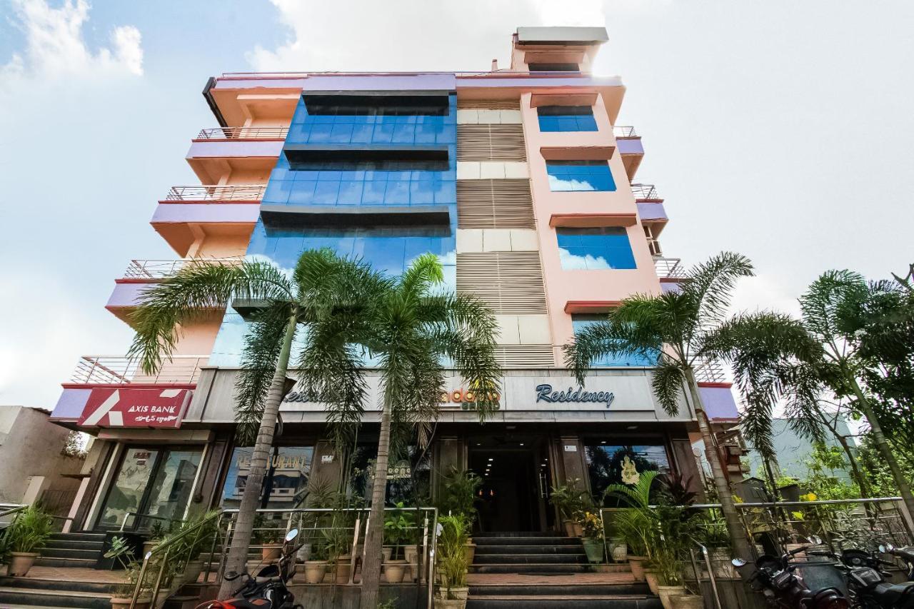 Oyo 62964 Hotel Vandana Grand Неллуру Экстерьер фото