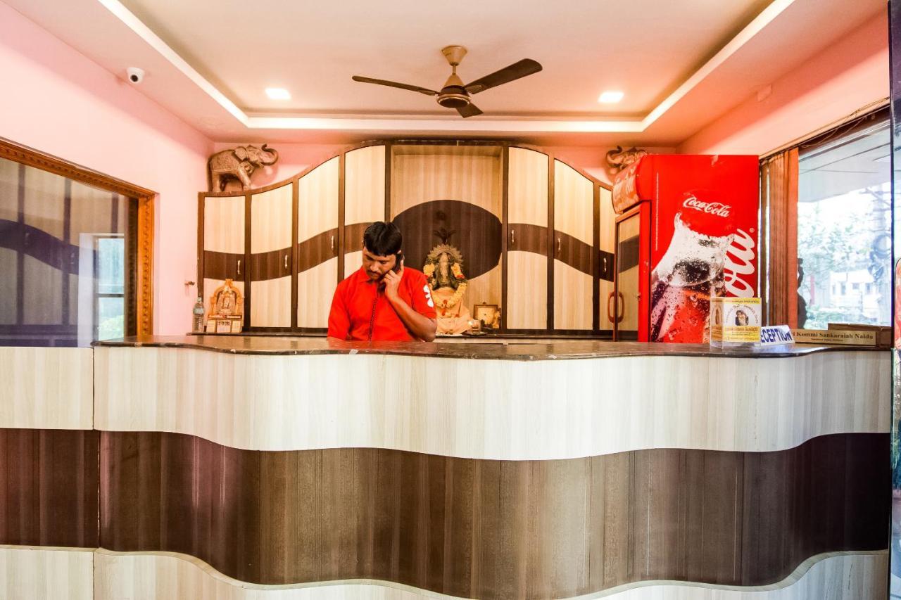 Oyo 62964 Hotel Vandana Grand Неллуру Экстерьер фото